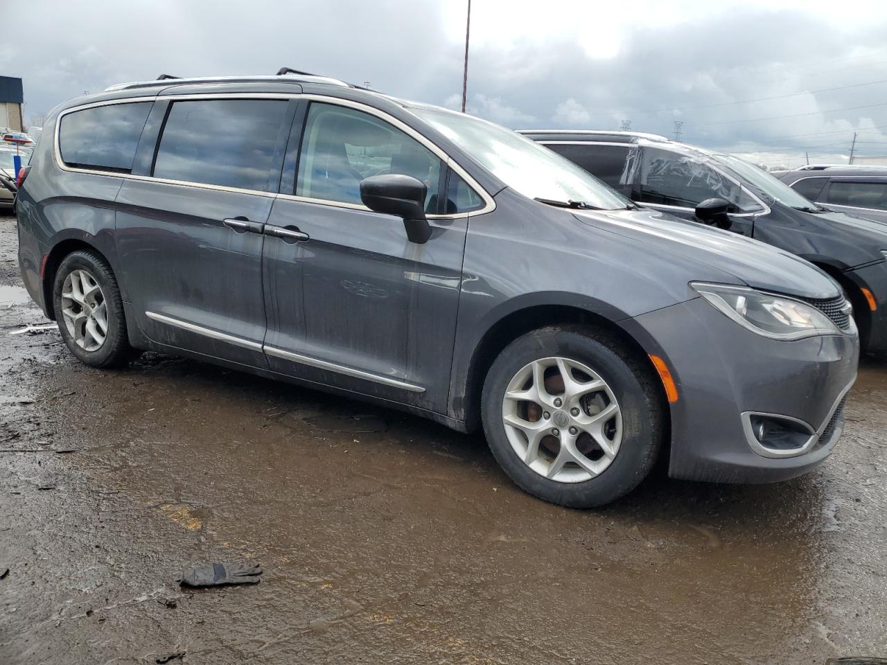 2018 Chrysler Pacifica - Image 4