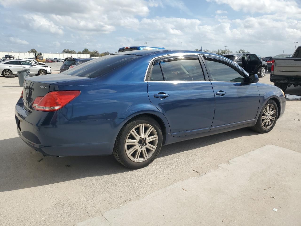 2007 Toyota Avalon - Image 3