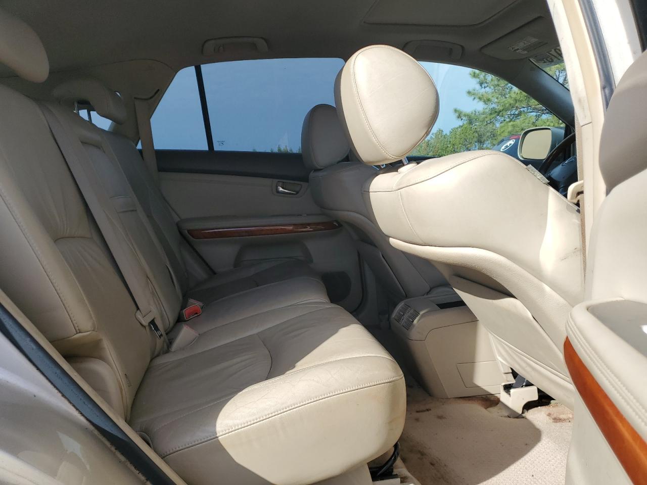 2004 Lexus RX - Image 10