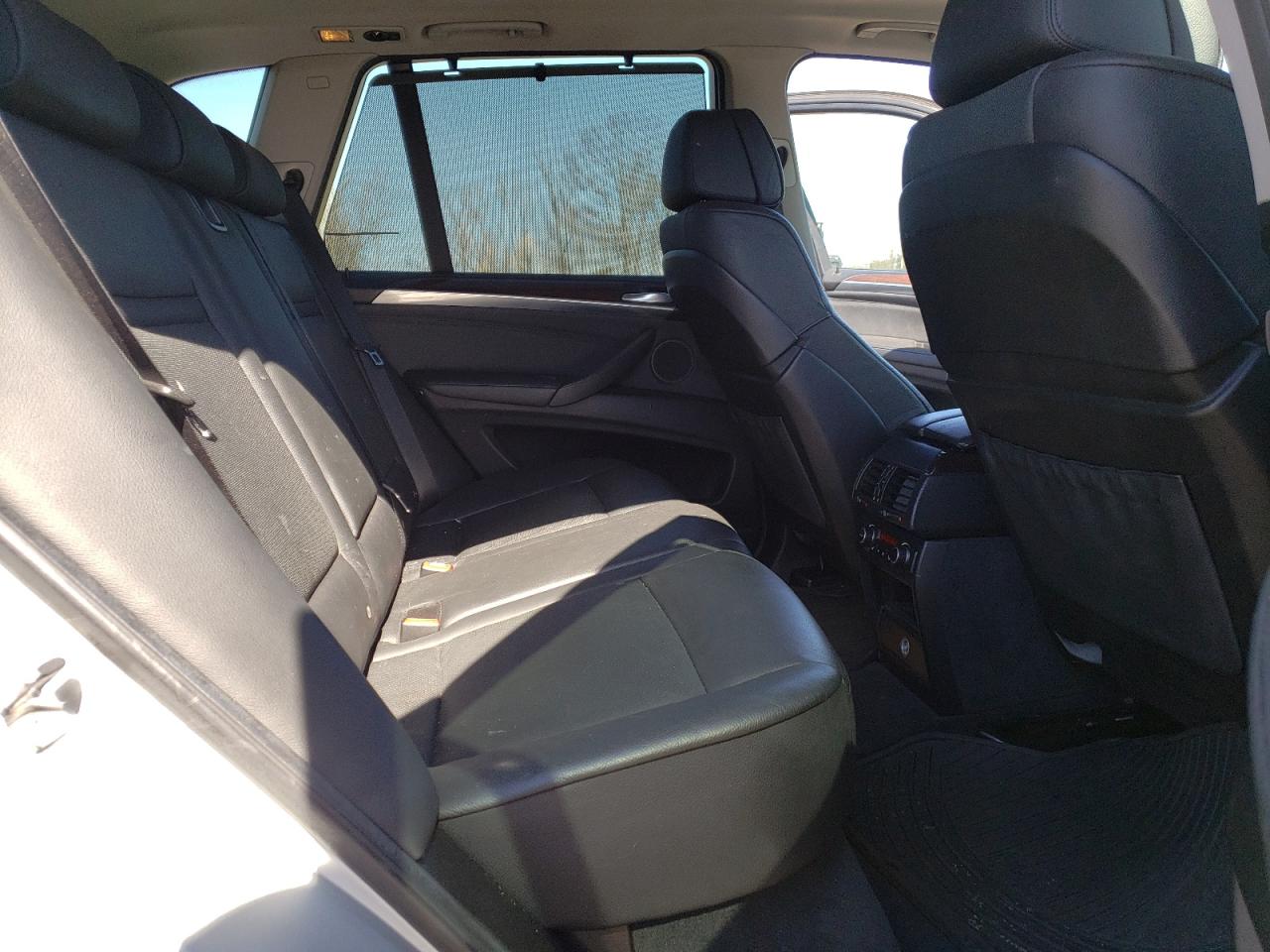 2010 BMW X5 - Image 12