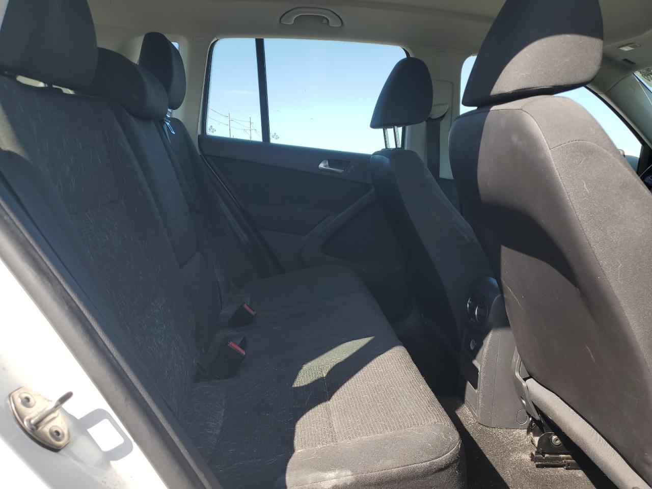 2015 Volkswagen Tiguan - Image 11