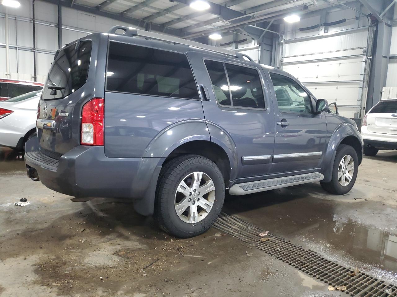 2012 Nissan Pathfinder - Image 3