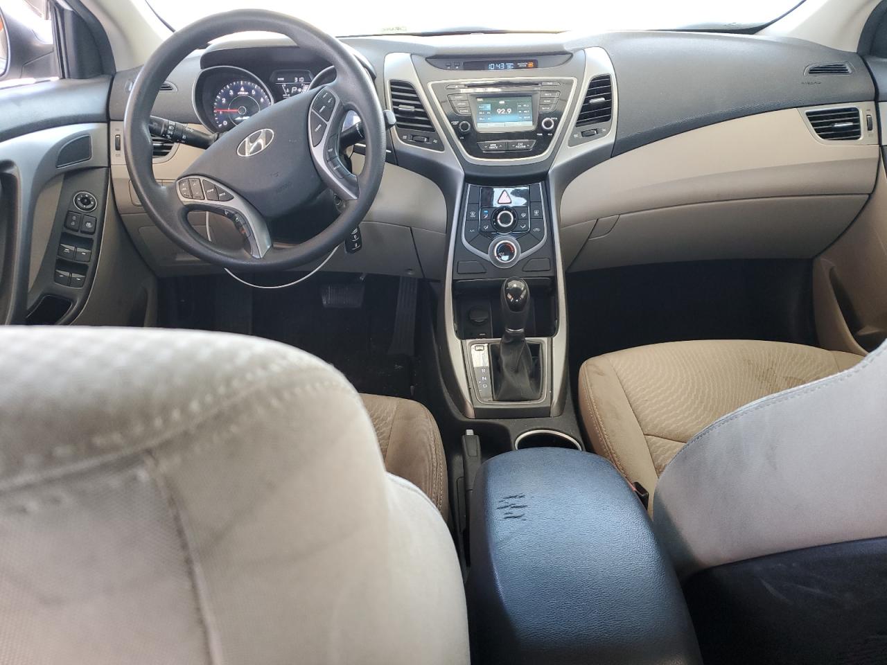2016 Hyundai Elantra - Image 8