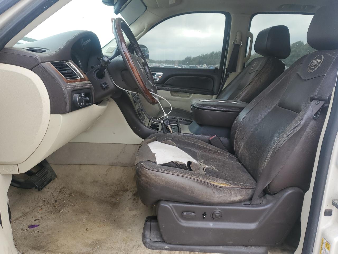 2010 Cadillac Escalade - Image 7
