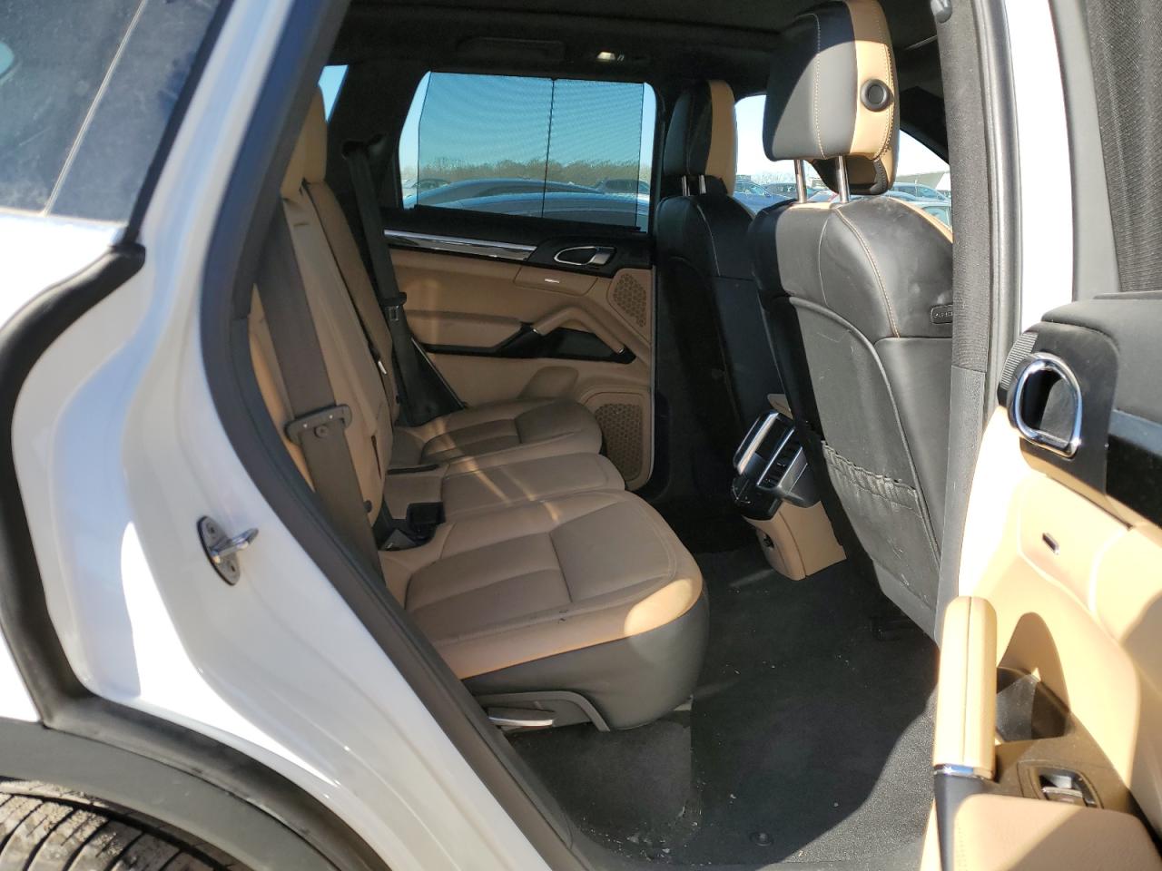 2016 Porsche Cayenne - Image 11
