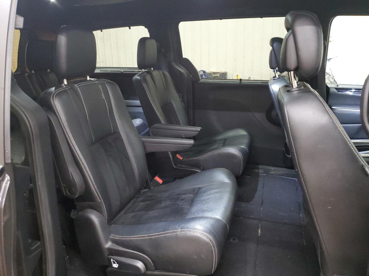 2015 Dodge Caravan - Image 11