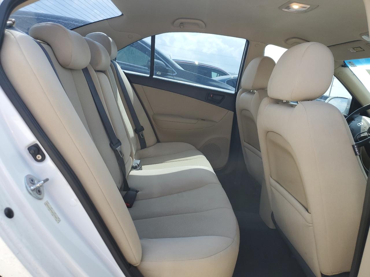 2010 Hyundai Sonata - Image 10