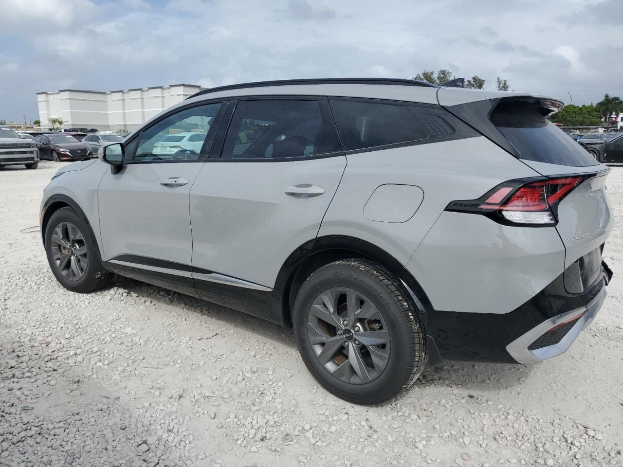 2023 Kia Sportage - Image 2