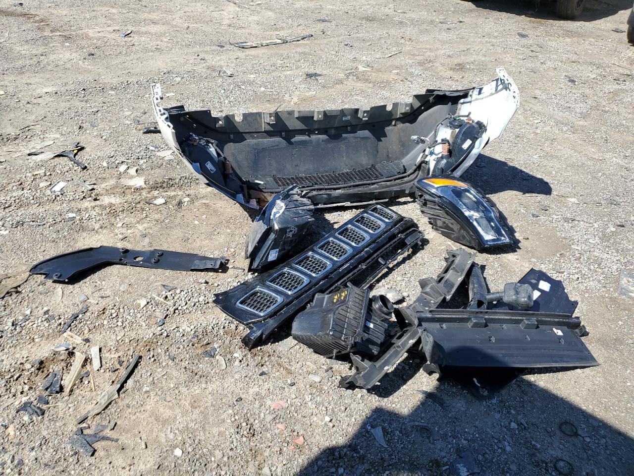 2020 Jeep Compass - Image 15