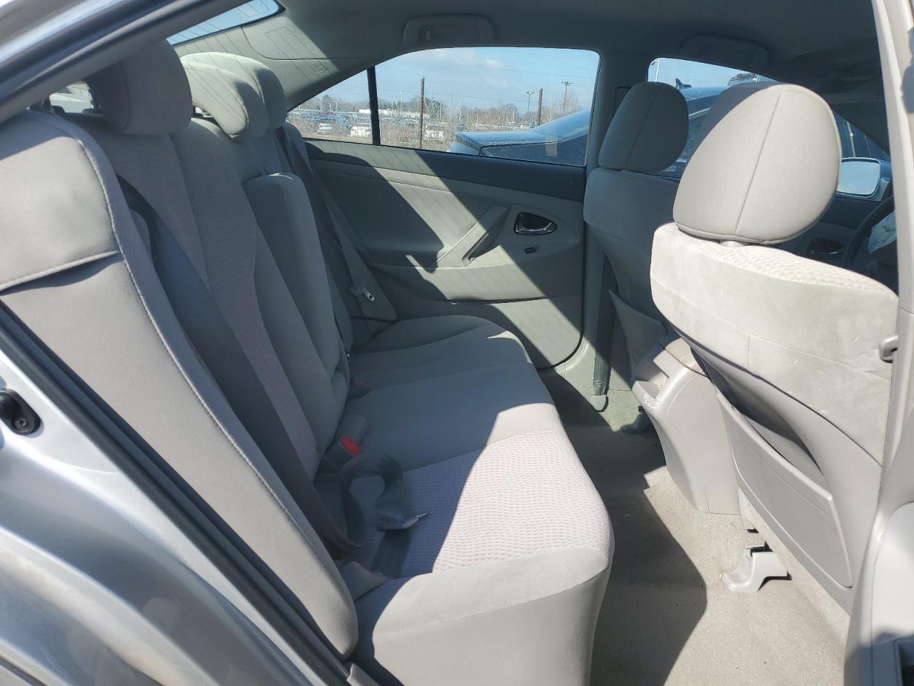 2011 Toyota Camry - Image 10