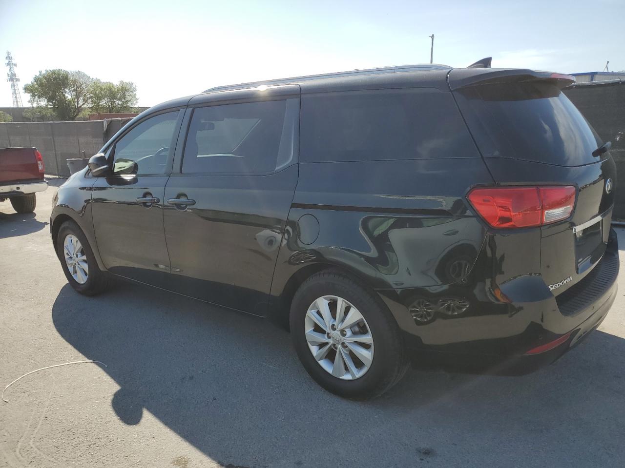 2015 Kia Sedona - Image 2