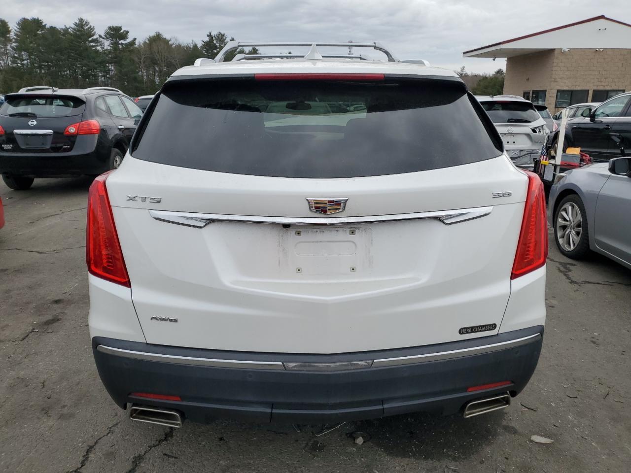 2017 Cadillac XT5 - Image 6