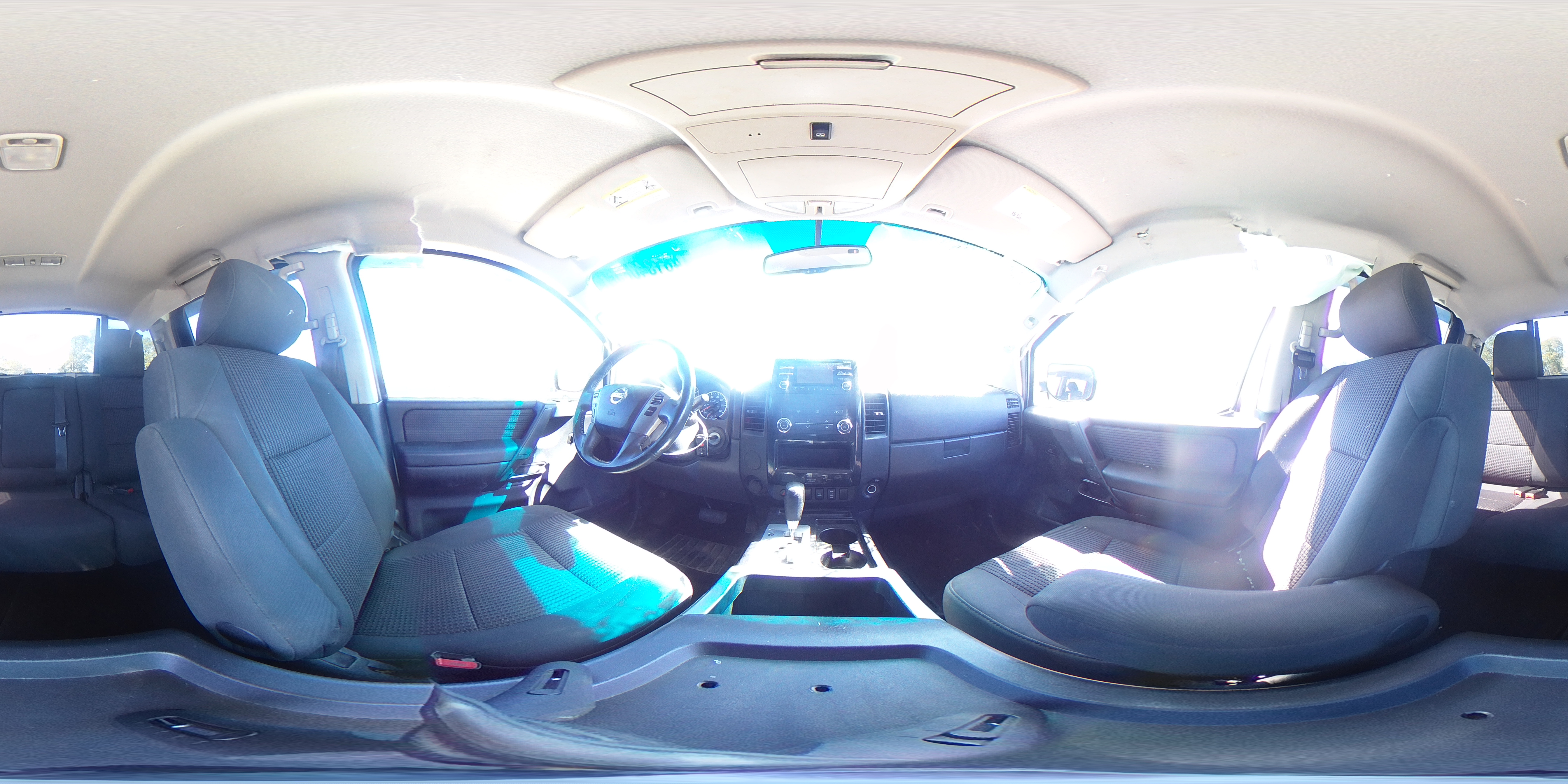 2014 Nissan Titan - Image 13