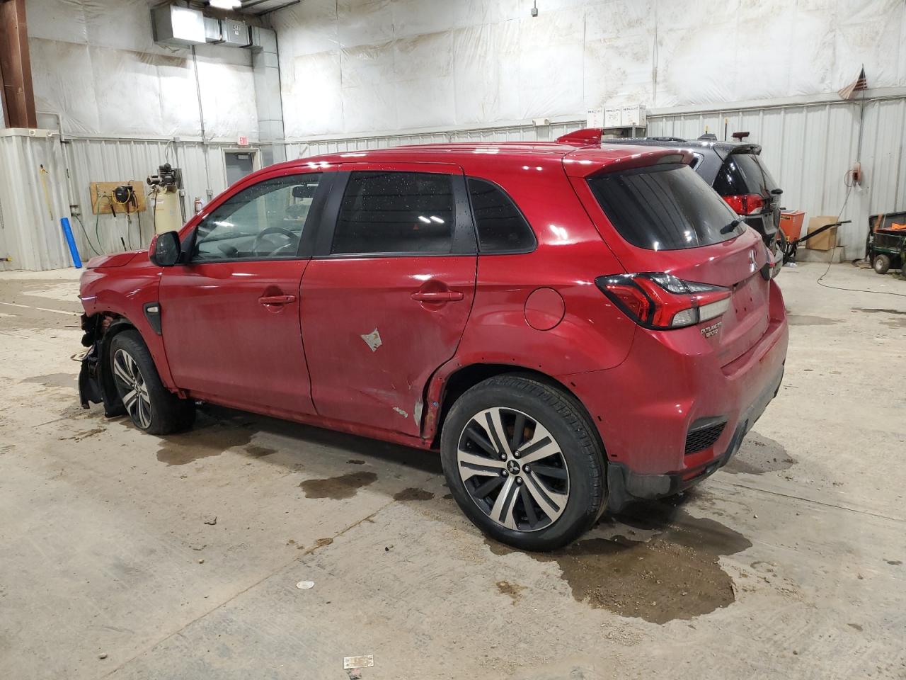 2020 Mitsubishi Outlander - Image 2