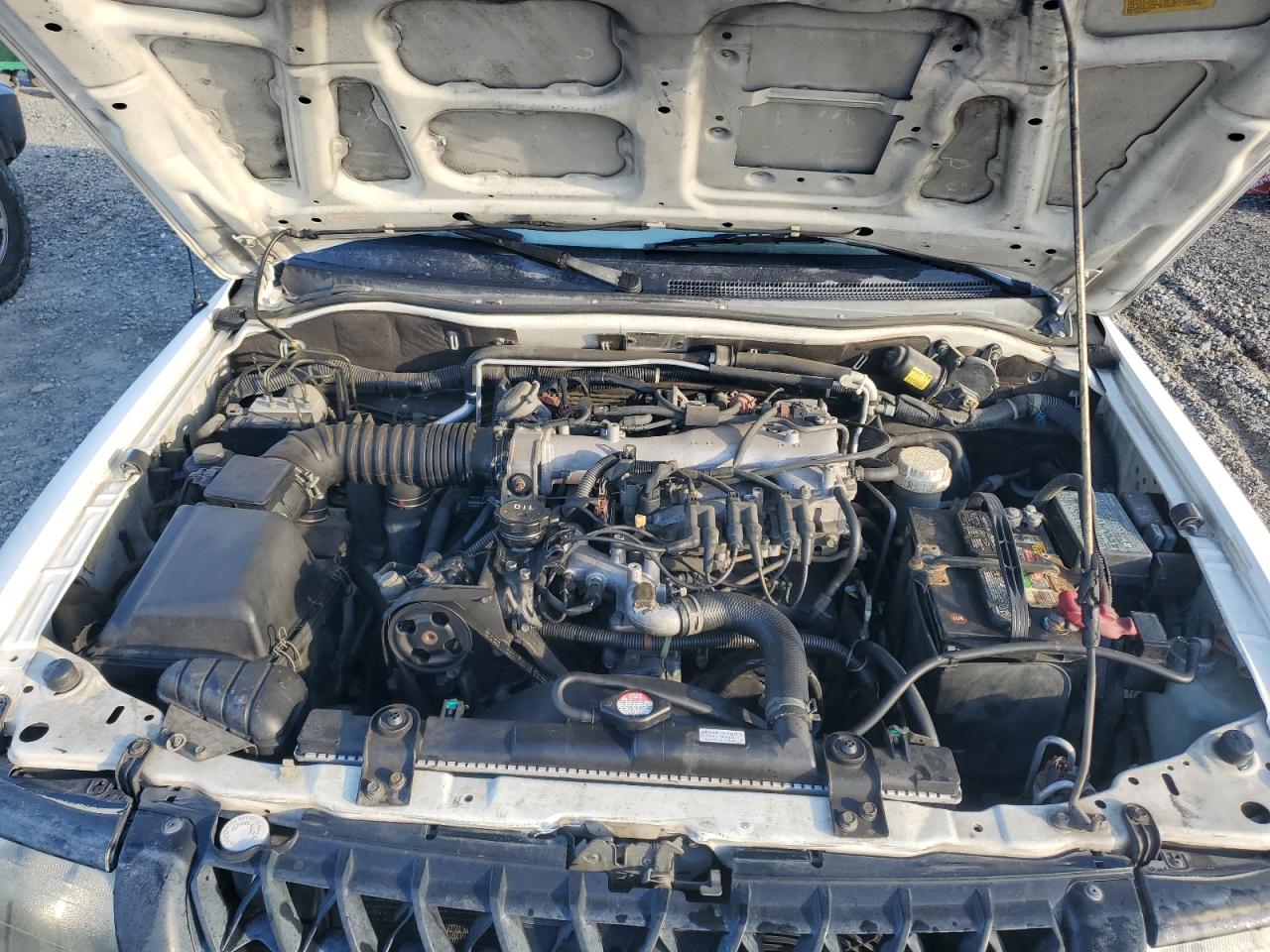 2004 Mitsubishi Montero - Image 12