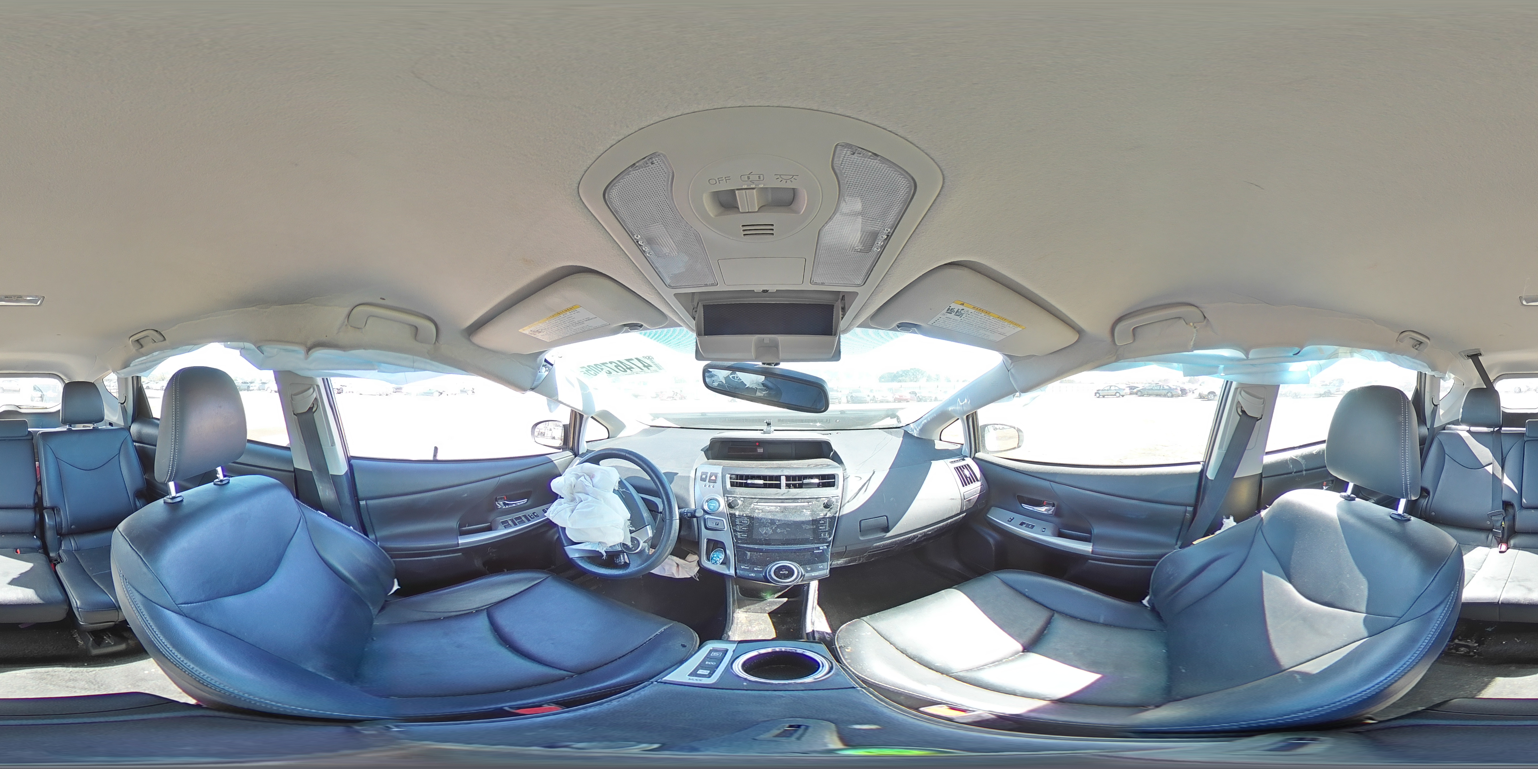 2015 Toyota Prius - Image 12