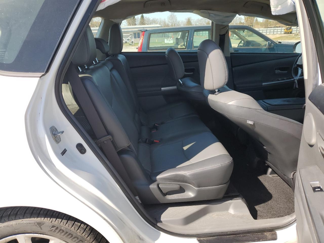 2012 Toyota Prius - Image 10