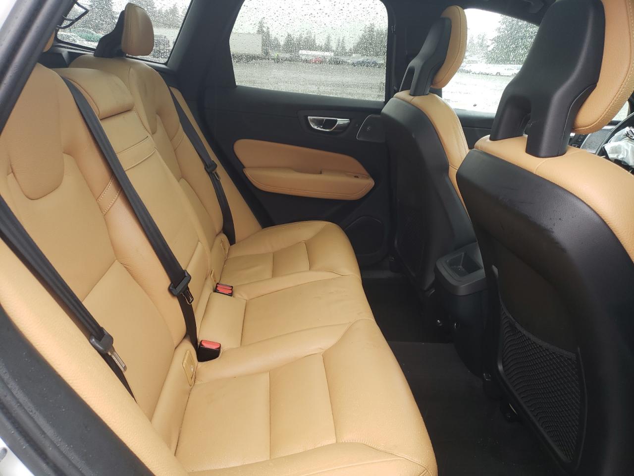 2018 Volvo XC60 - Image 11