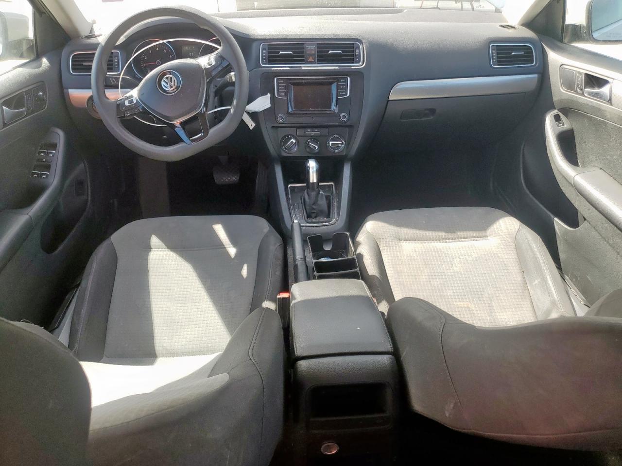 2017 Volkswagen Jetta - Image 8