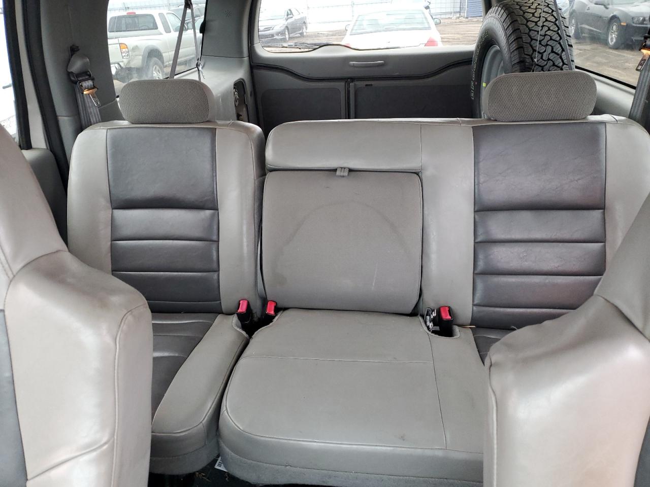 2005 Ford Excursion - Image 10