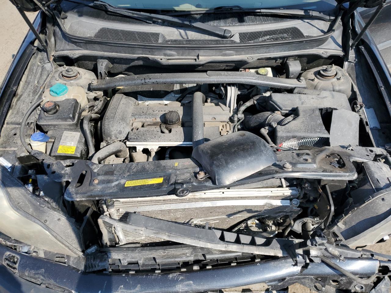 2004 Volvo XC90 - Image 13