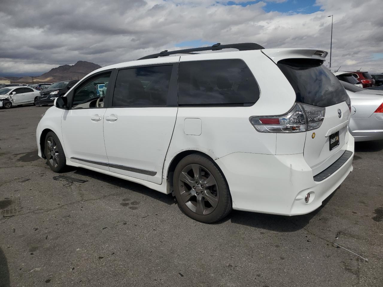 2011 Toyota Sienna - Image 2