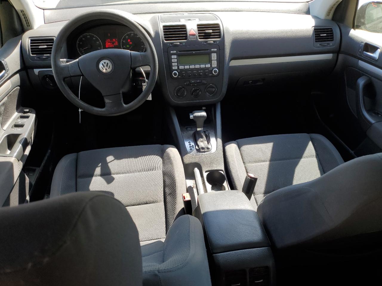 2009 Volkswagen Golf - Image 8