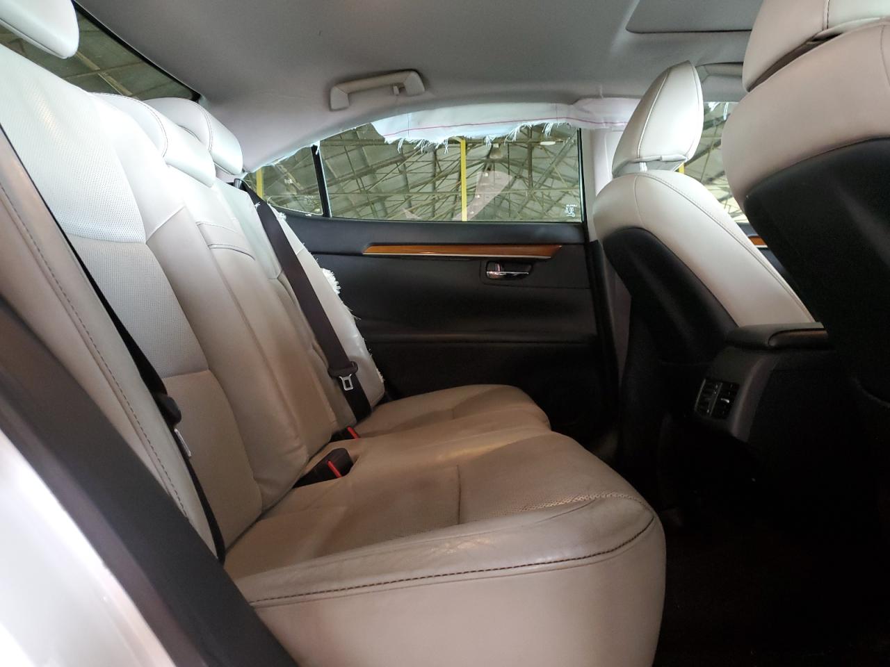 2013 Lexus ES - Image 11