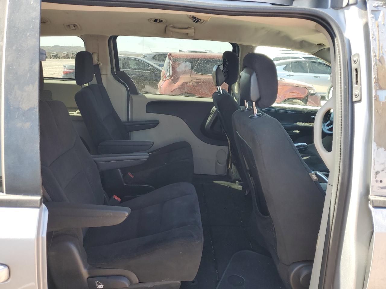 2015 Dodge Caravan - Image 11