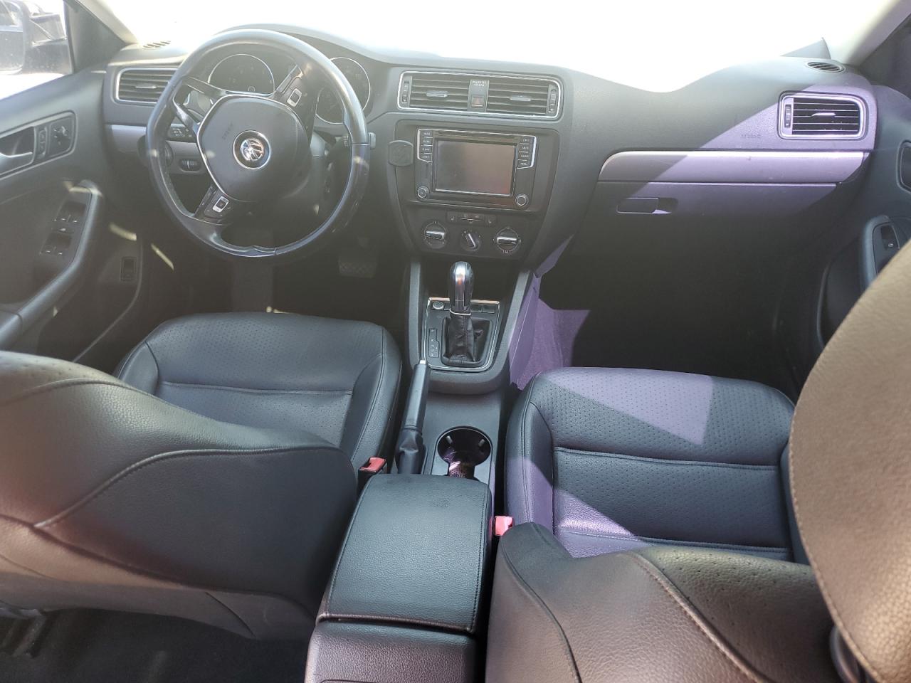 2017 Volkswagen Jetta - Image 8