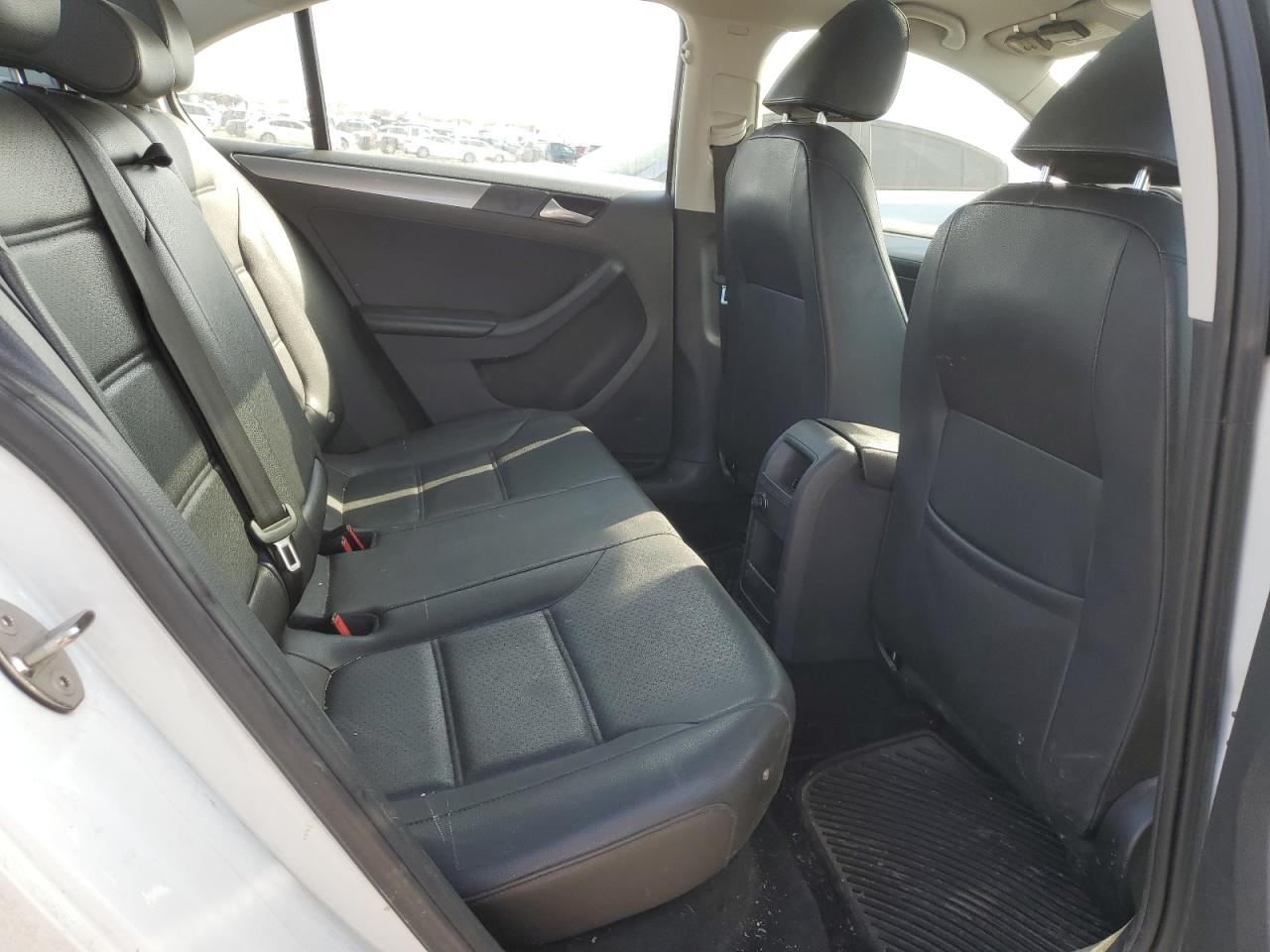 2015 Volkswagen Jetta - Image 11