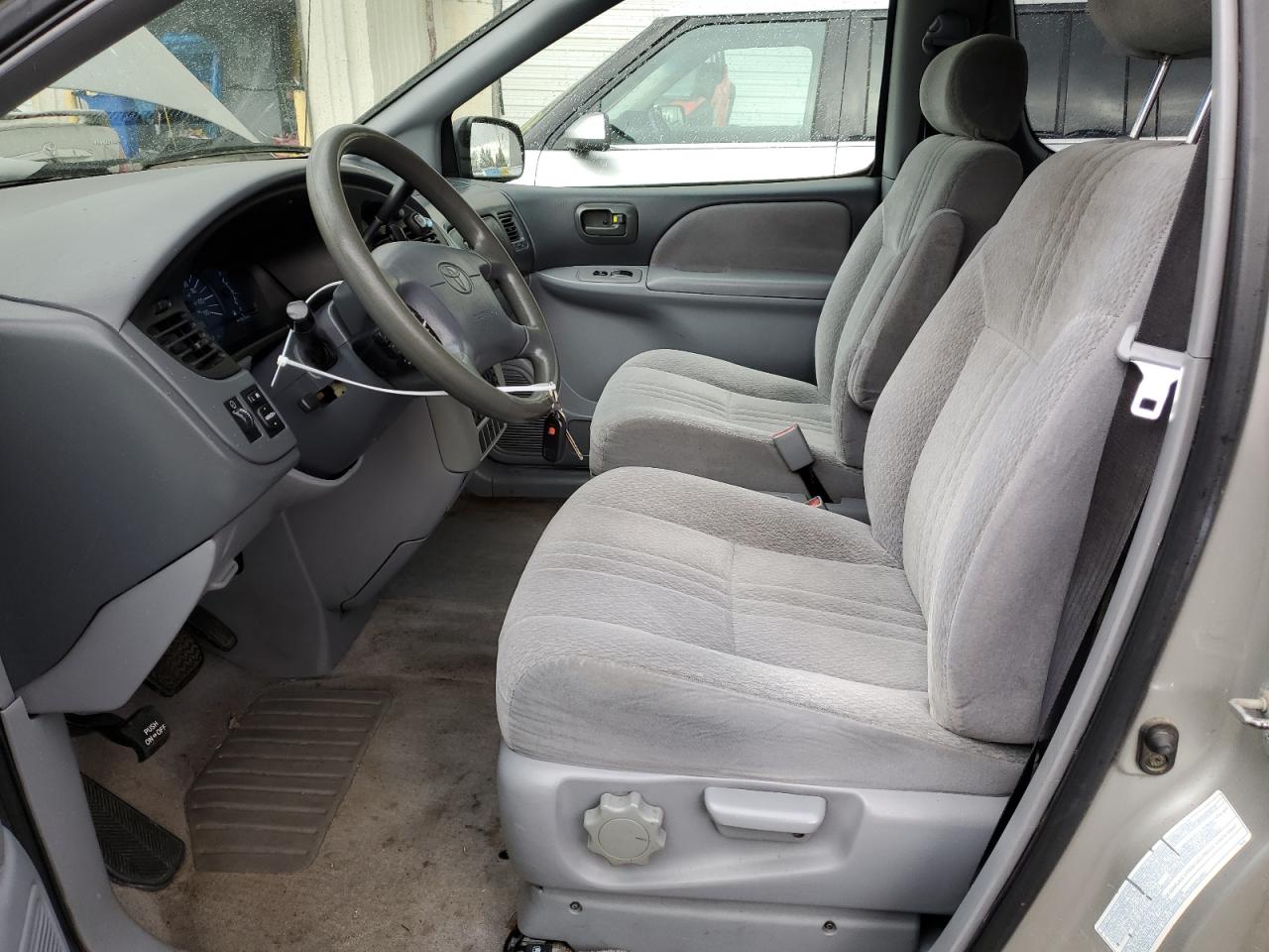 2003 Toyota Sienna - Image 7