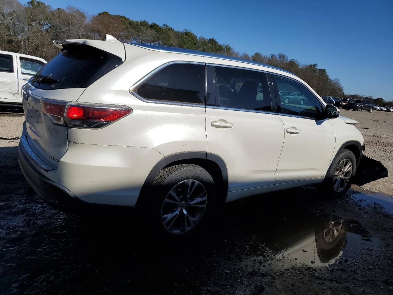 2015 Toyota Highlander - Image 3