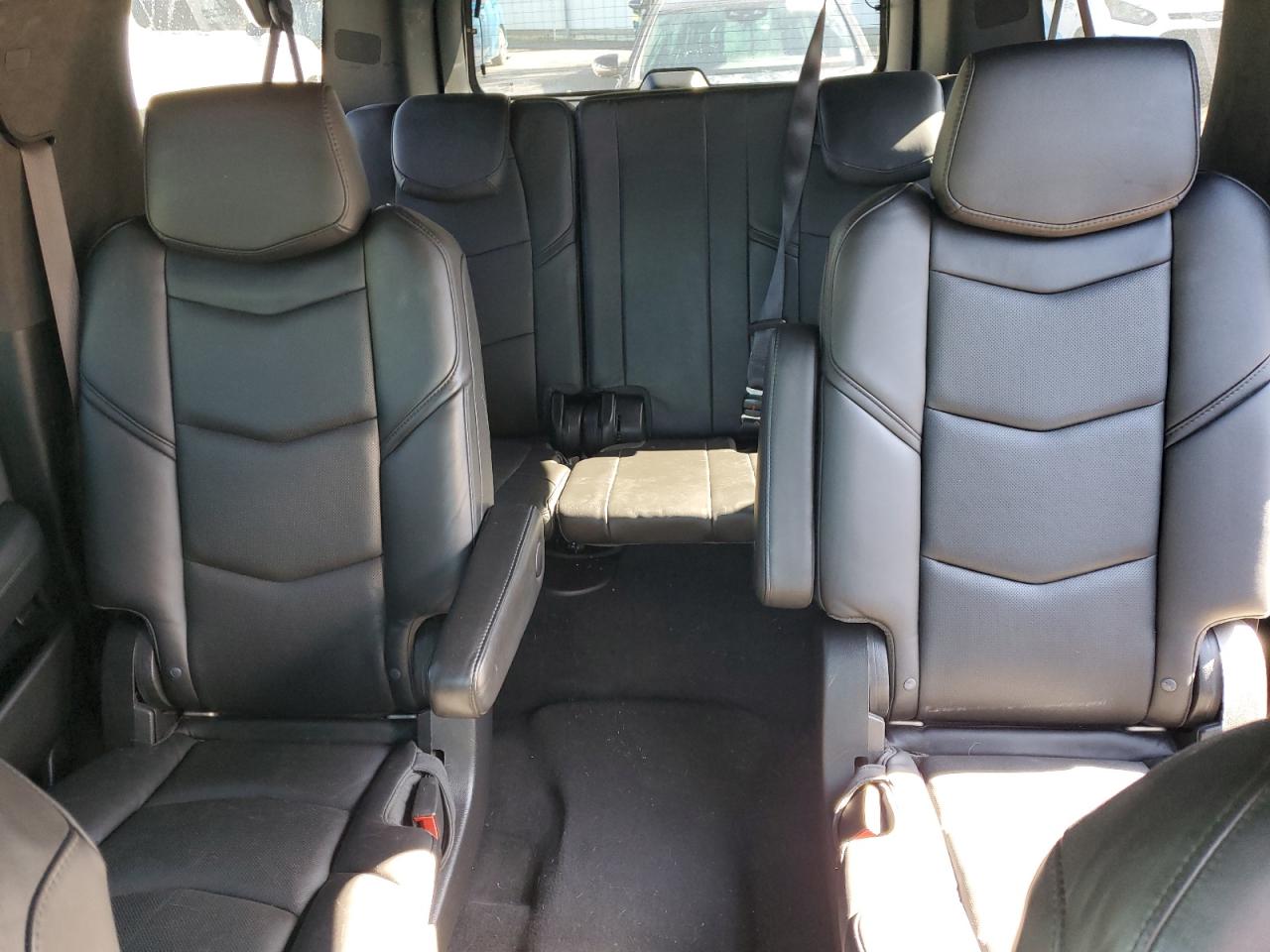 2015 Cadillac Escalade - Image 10