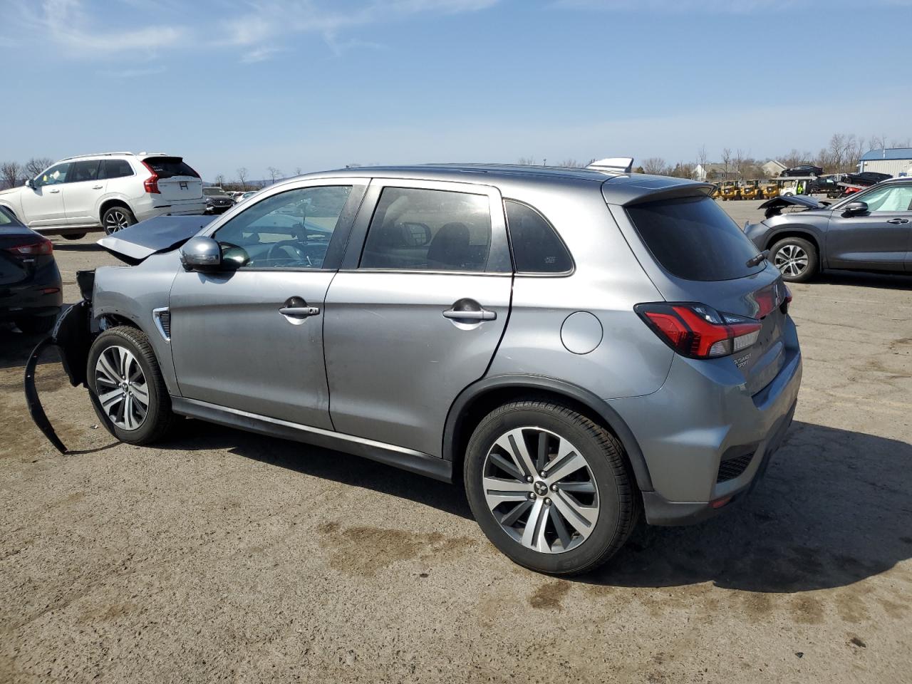 2021 Mitsubishi Outlander - Image 2