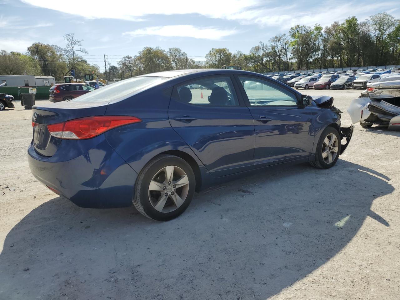 2013 Hyundai Elantra - Image 3