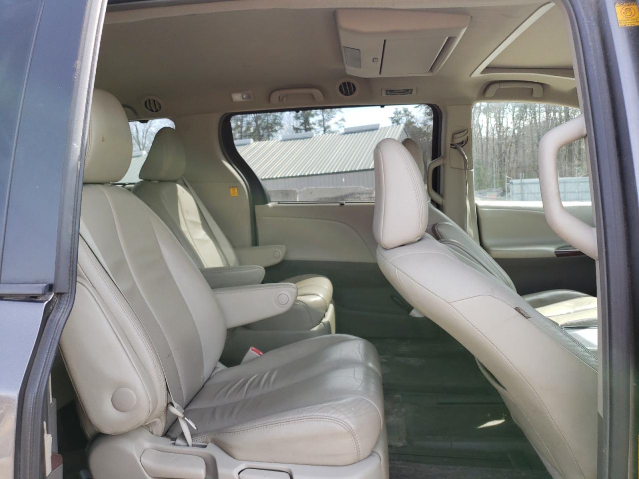 2012 Toyota Sienna - Image 11