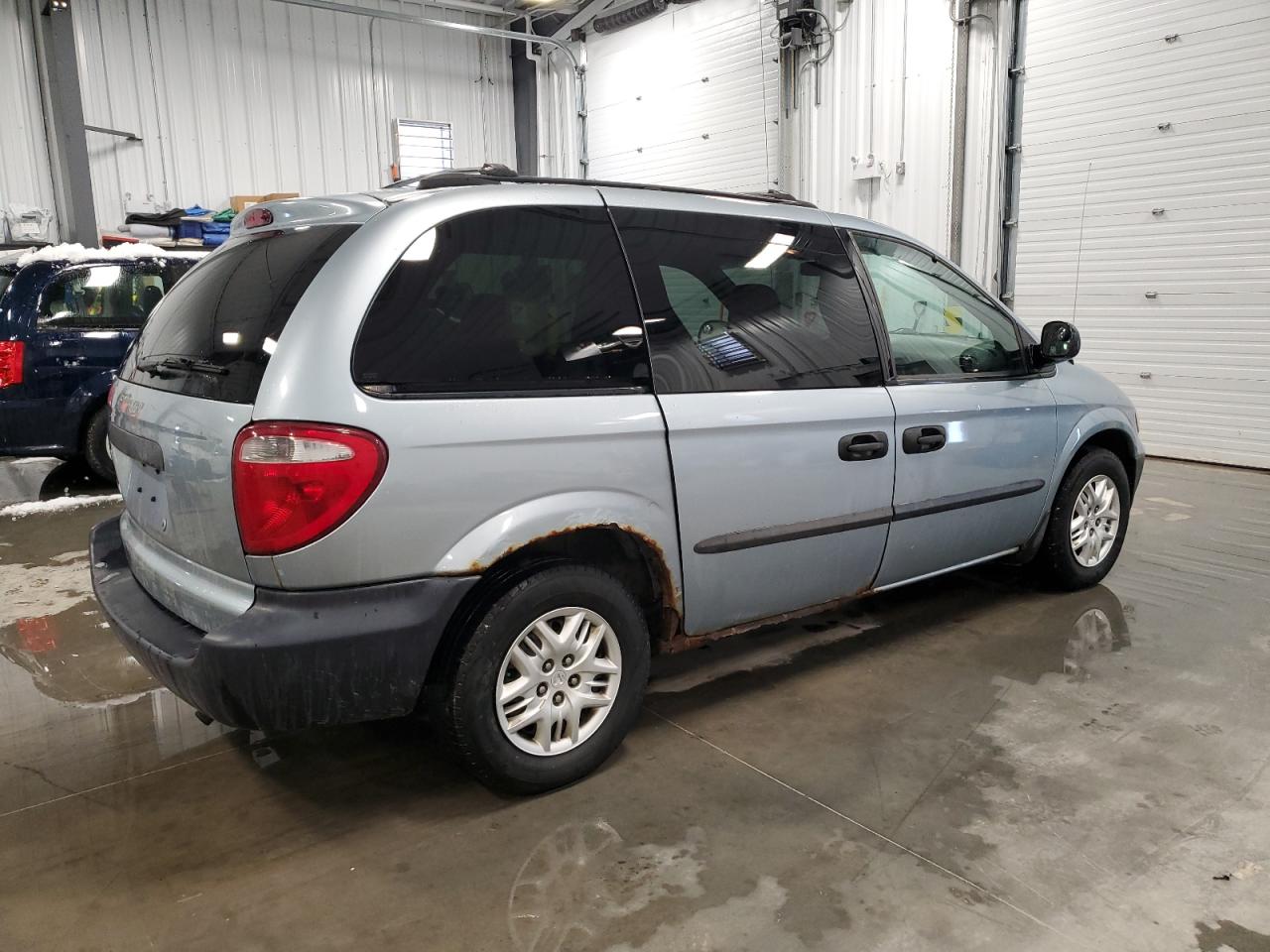 2004 Dodge Caravan - Image 3