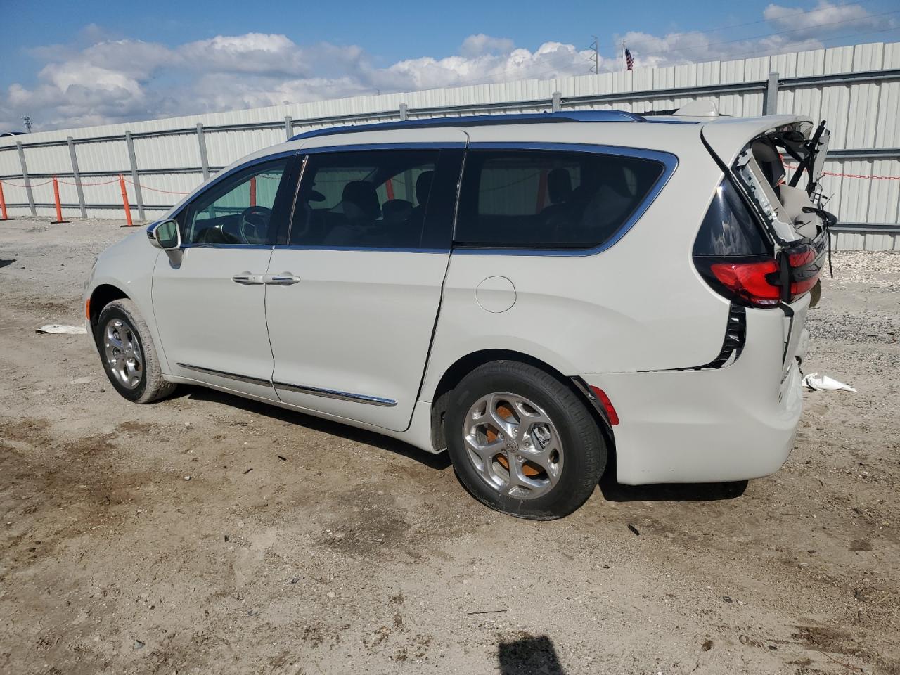 2021 Chrysler Pacifica - Image 2