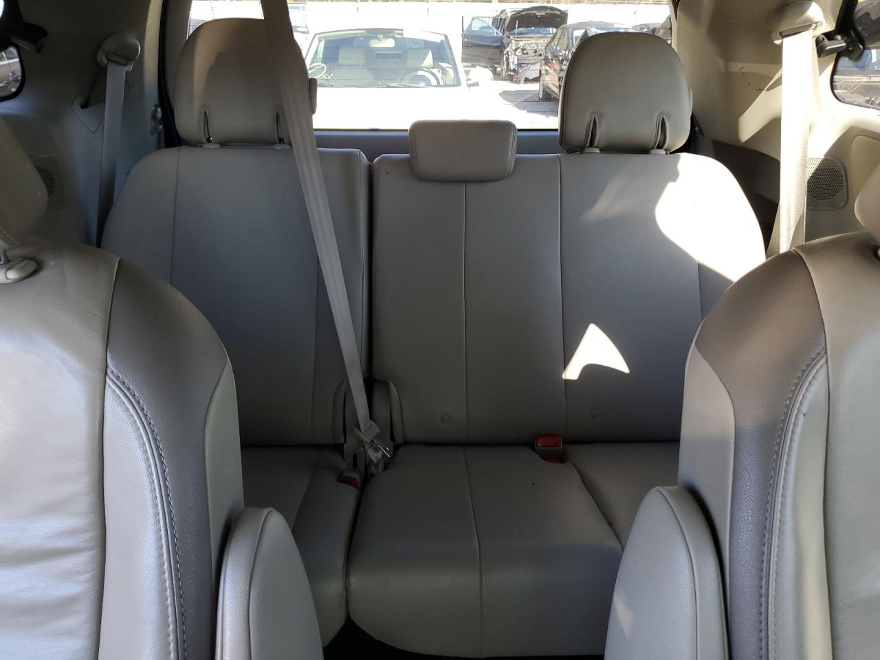 2011 Toyota Sienna - Image 10
