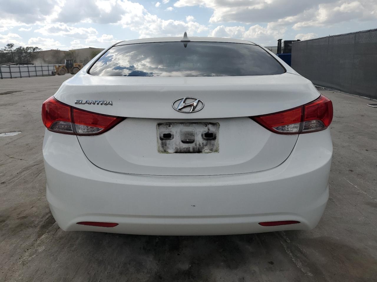 2011 Hyundai Elantra - Image 6