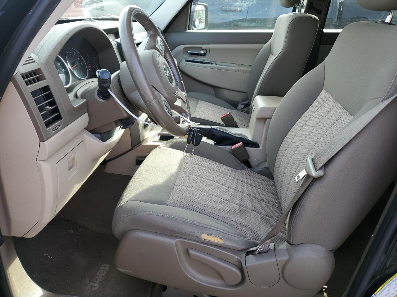 2012 Jeep Liberty (North America) - Image 7
