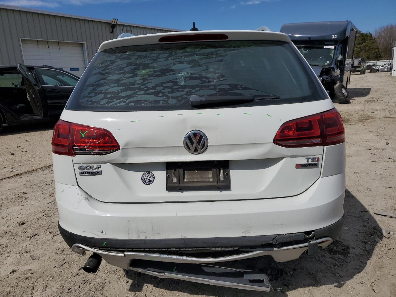 2017 Volkswagen Golf - Image 6