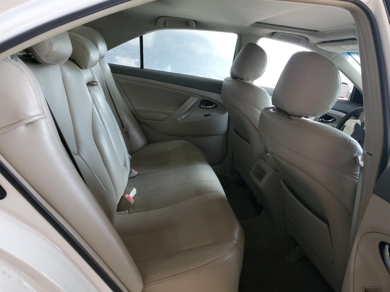 2011 Toyota Camry - Image 11
