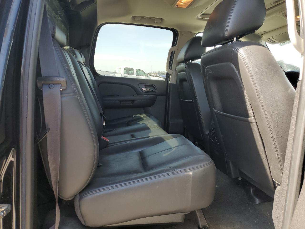 2013 Chevrolet Avalanche - Image 11