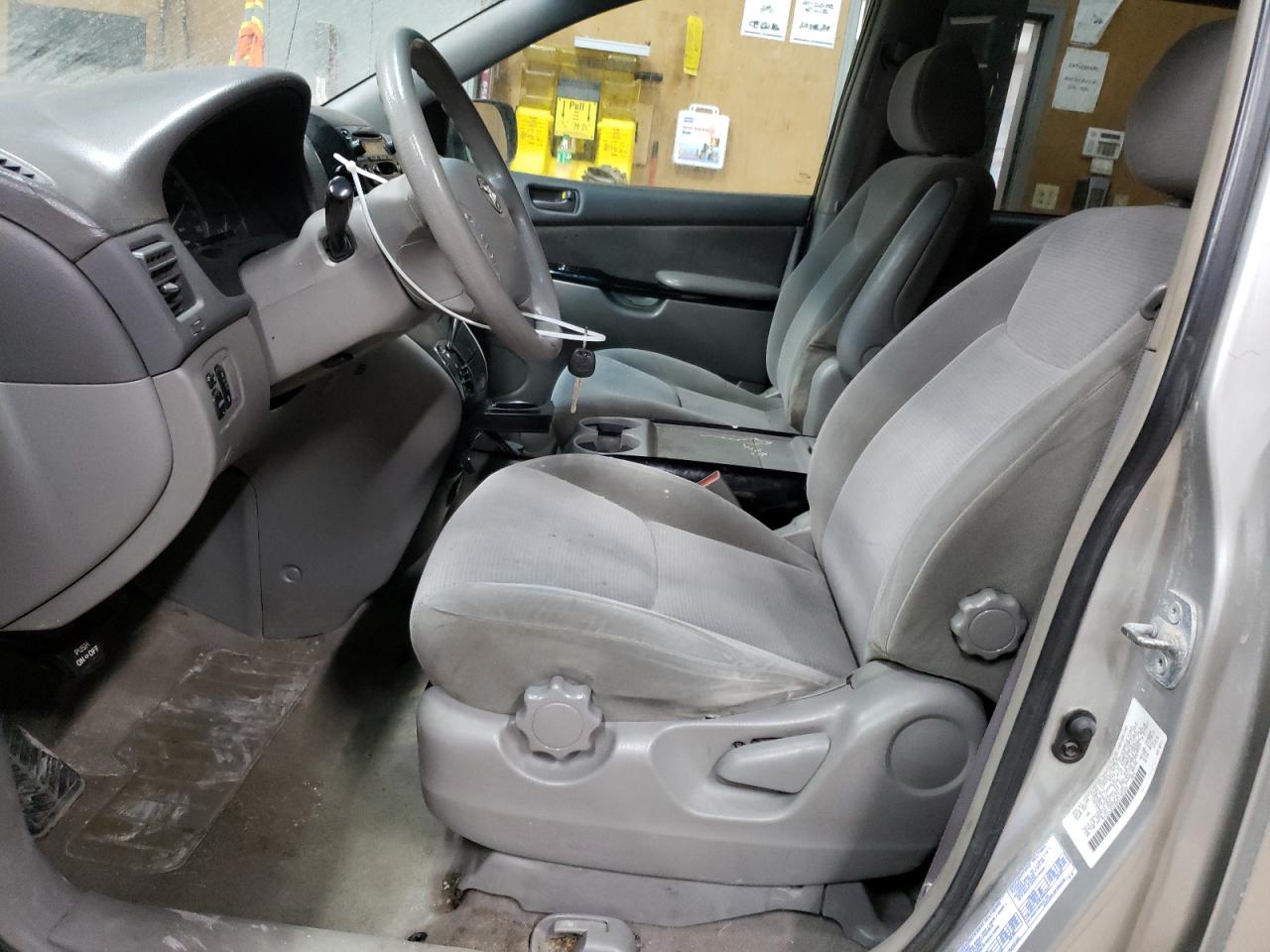 2004 Toyota Sienna Ce VIN: 5TDZA23C94S176358 Lot: 49904845