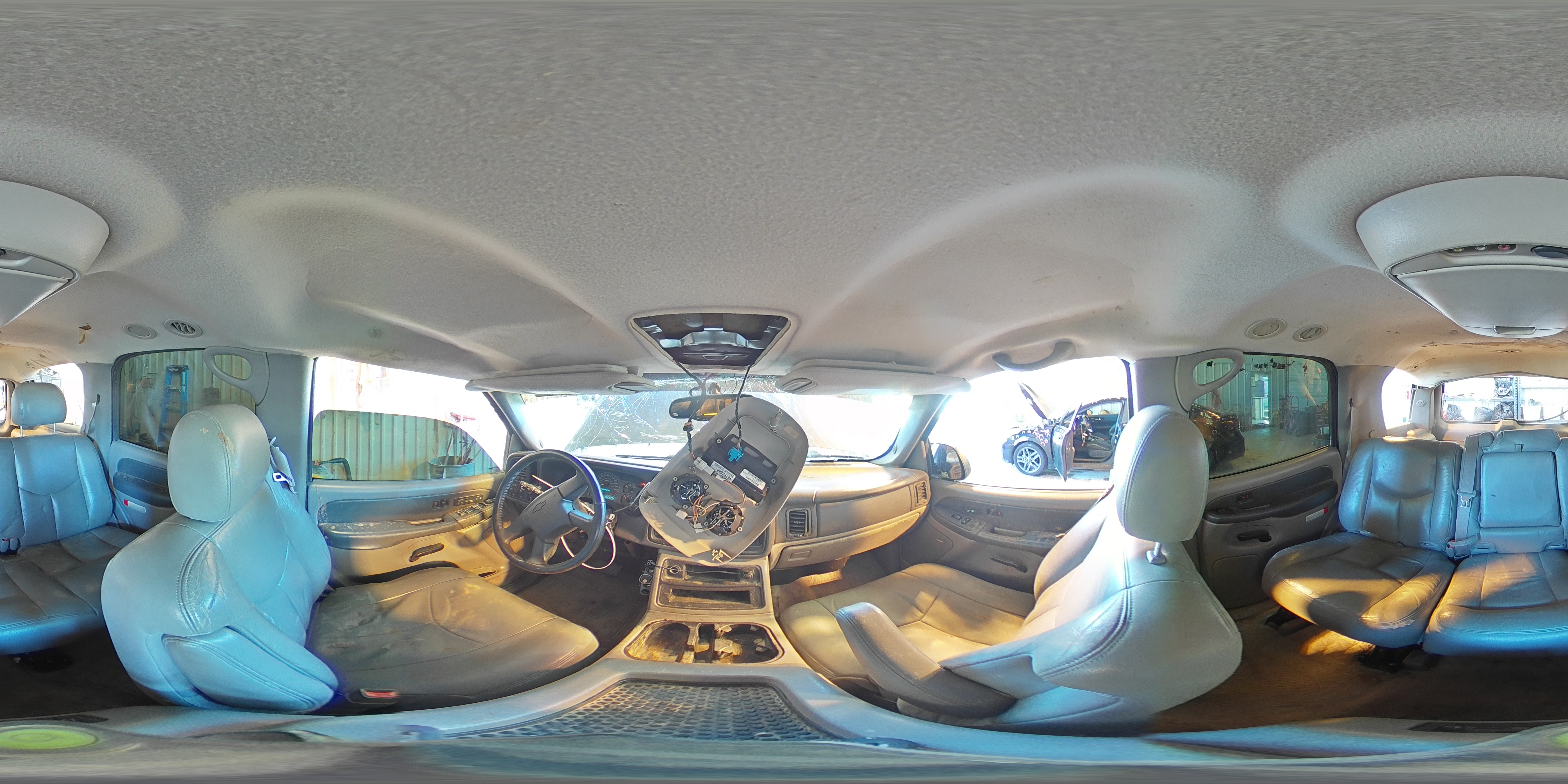2003 Chevrolet Tahoe - Image 14