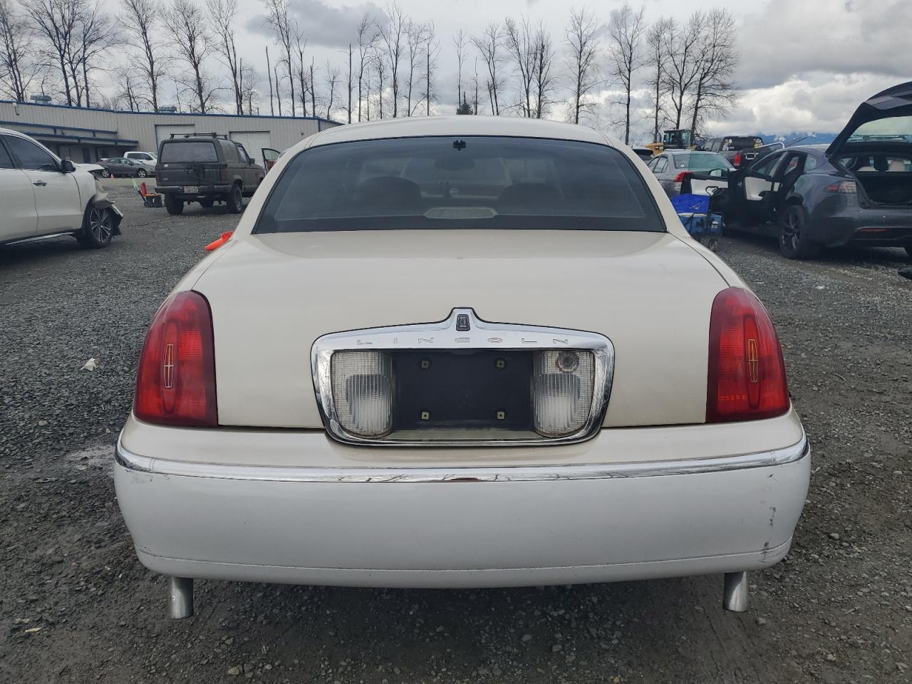 1999 Lincoln Town Car - Image 6