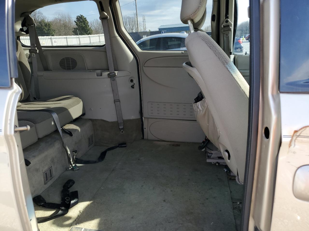 2006 Chrysler Town & Country - Image 11