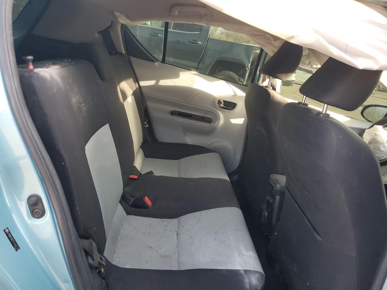2013 Toyota Prius - Image 10